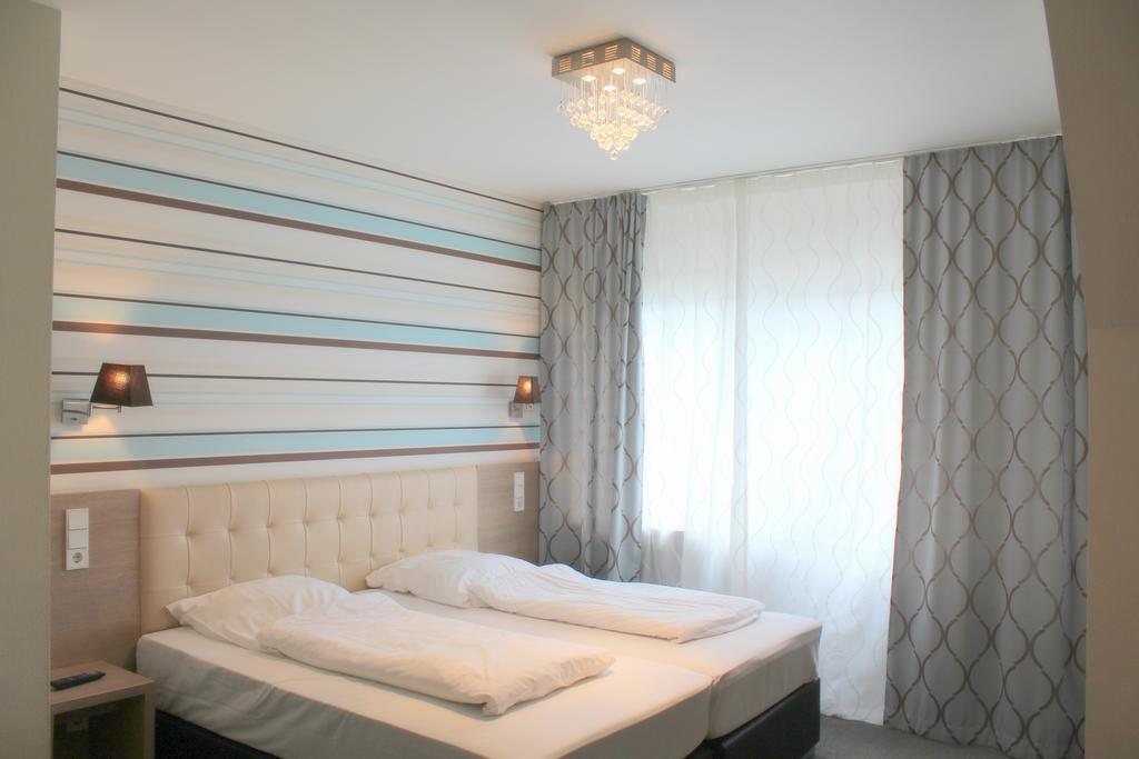 Metropol-Rooms Dusseldorf Room photo