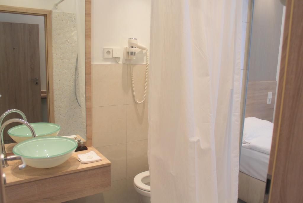 Metropol-Rooms Dusseldorf Room photo